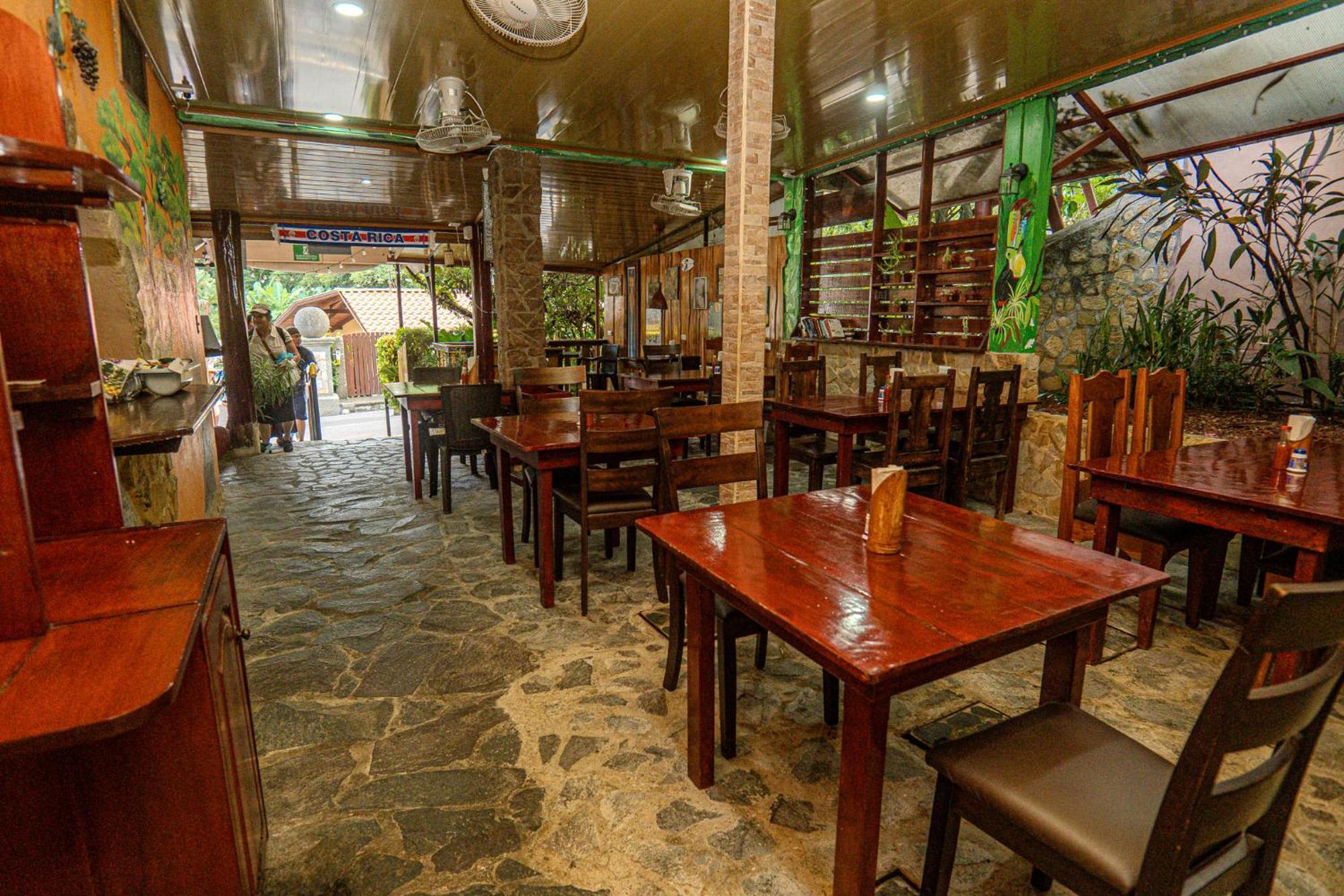 Costa Linda Art Hostel Manuel Antonio Bagian luar foto