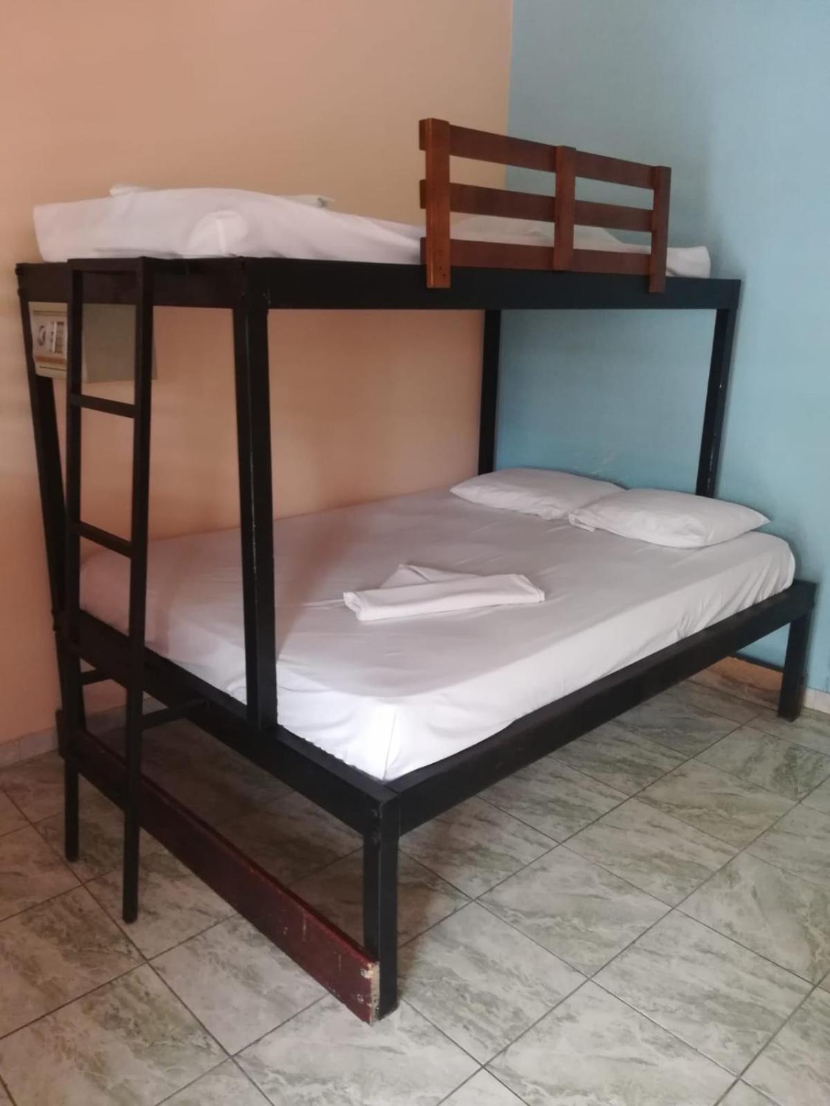 Costa Linda Art Hostel Manuel Antonio Bagian luar foto