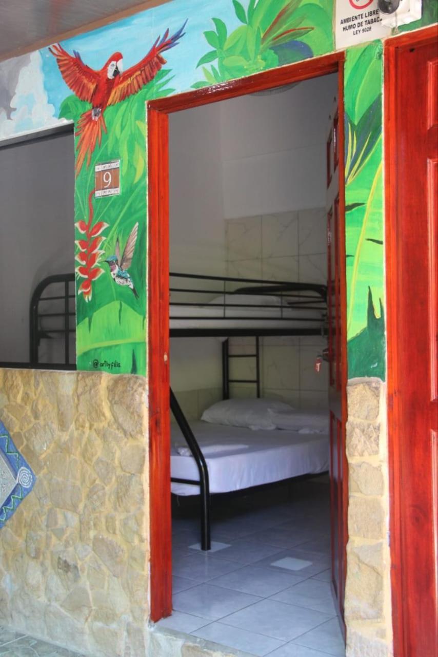 Costa Linda Art Hostel Manuel Antonio Bagian luar foto