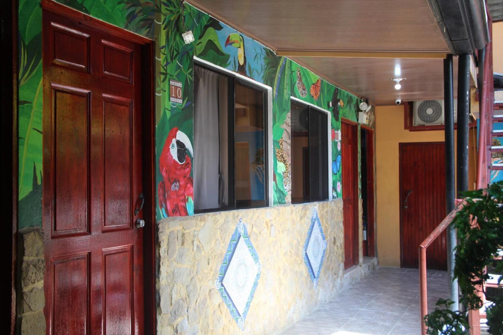 Costa Linda Art Hostel Manuel Antonio Bagian luar foto