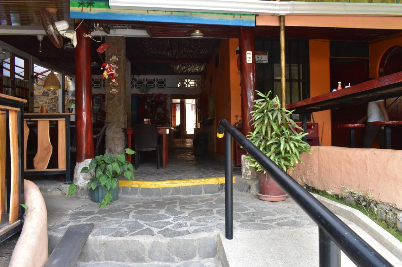 Costa Linda Art Hostel Manuel Antonio Bagian luar foto