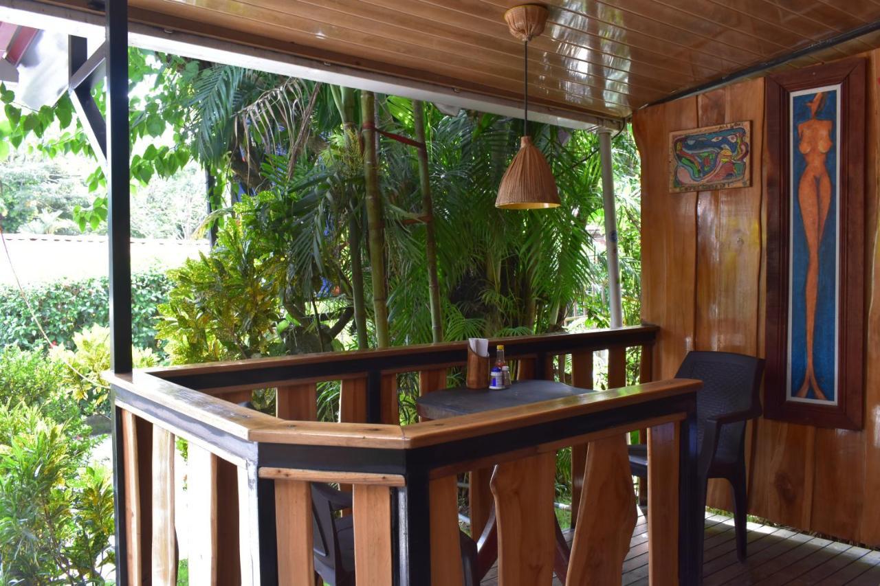 Costa Linda Art Hostel Manuel Antonio Bagian luar foto
